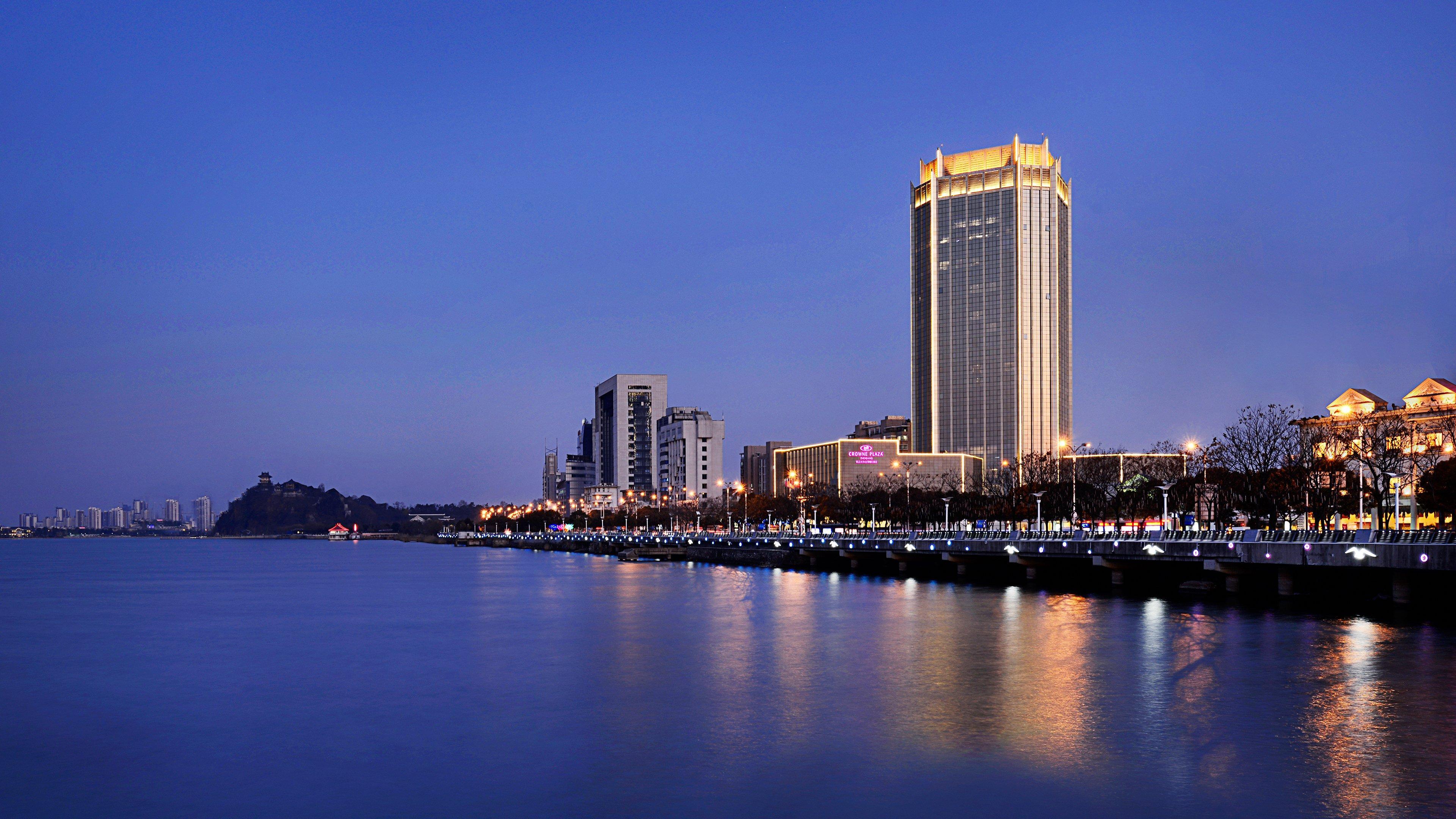 Crowne Plaza Zhenjiang By Ihg Hotel Екстериор снимка