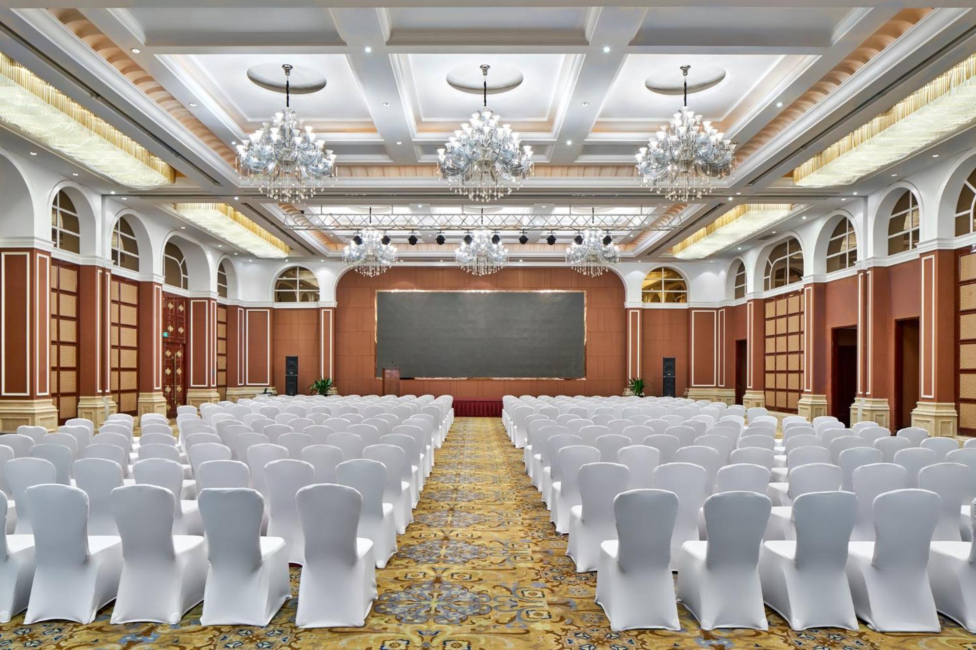 Crowne Plaza Zhenjiang By Ihg Hotel Екстериор снимка