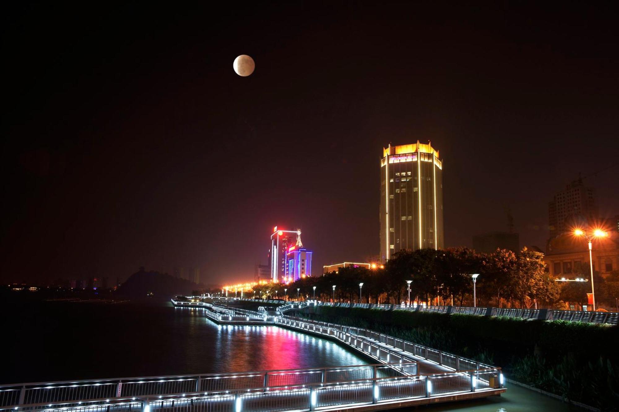Crowne Plaza Zhenjiang By Ihg Hotel Екстериор снимка
