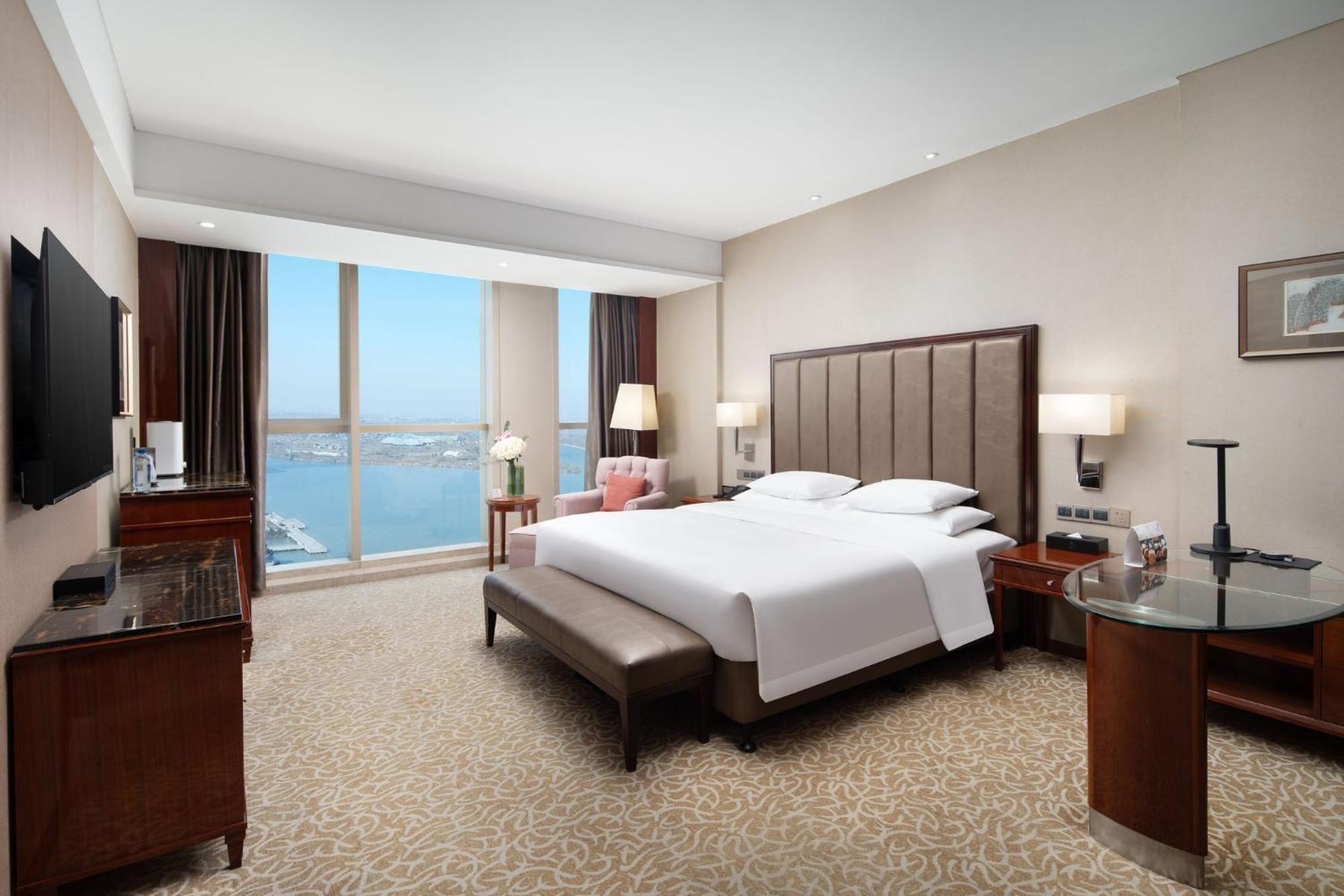Crowne Plaza Zhenjiang By Ihg Hotel Екстериор снимка